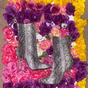 Snake skin boots 👢